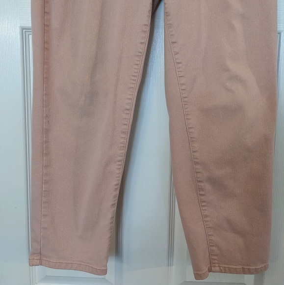 *Sold*ALBOTS Outlet Simply Flattering 5 Pocket Jeans - Picture 4 of 9